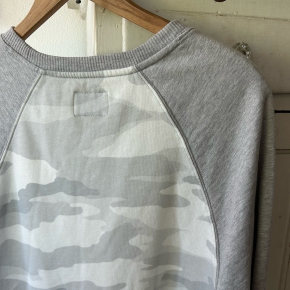American Eagle Outfitters | Women’s grey/white camo crewneck sweatshirt, size L - Picture 8 of 14